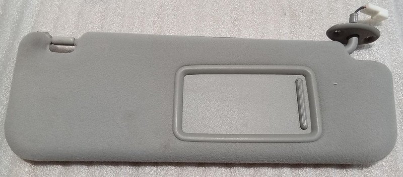 2005 Toyota Prius RH Passenger Side 11070 Sun Visor Gray 7431047093A4