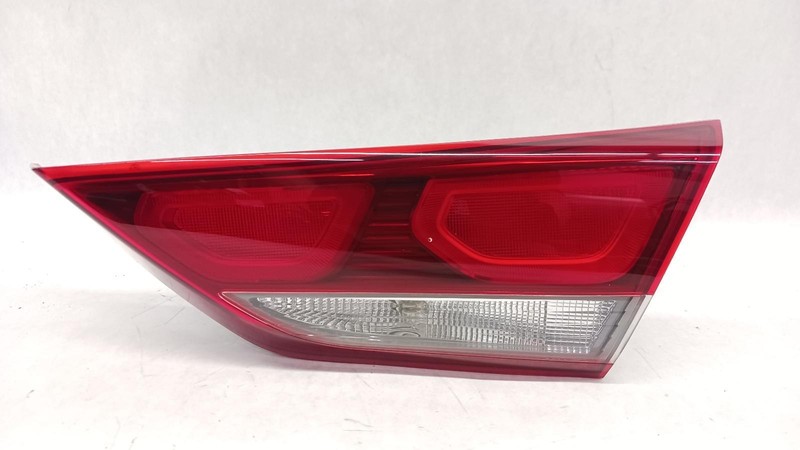 17-'18 HYUNDAI ELANTRA Right passenger inner Taillight incandescent OEM Grade A