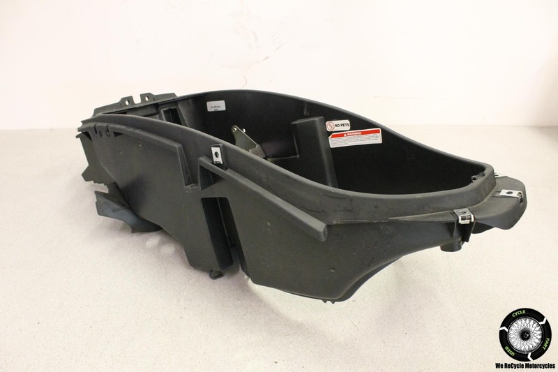2009 Piaggio BV 250 UNDER SEAT STORAGE BOX LUGGAGE TRUNK COMPARTMENT XVZ 1300 01