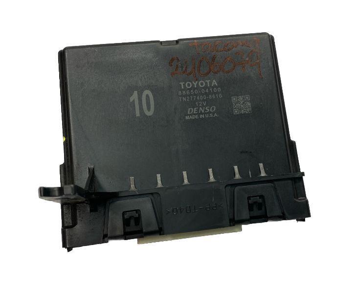 Toyota Tacoma climate control 19 to 23 hvac ac module OEM 8865004100 broken case