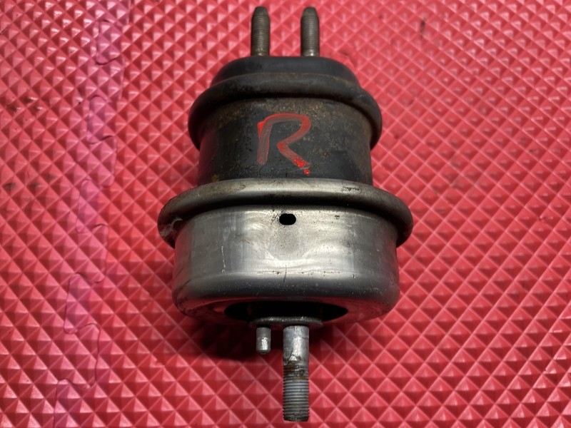 2008 - 2017 LEXUS LS460 LS600H AWD - FRONT RIGHT ENGINE MOTOR MOUNT OEM