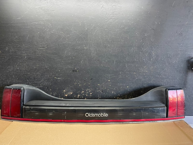 1990 1991 Oldsmobile Calais Rear Center Trunk Tail Light AA6002 DG