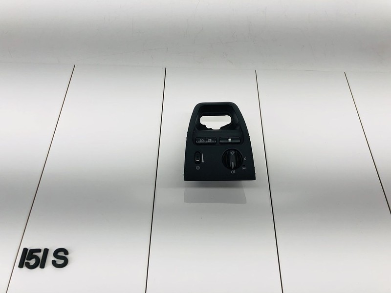 03-14 VOLVO XC90 FRONT LEFT DASHBOARD PANEL HEADLIGHT CONTROL SWITCH OEM