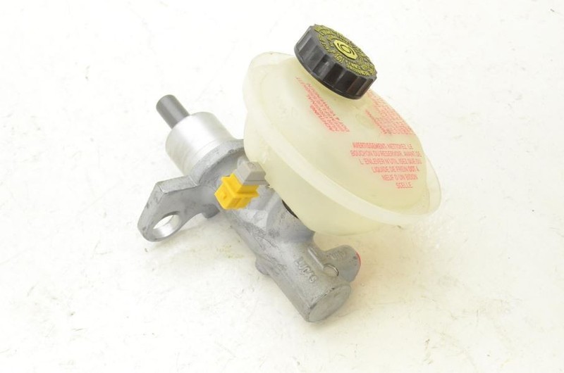 2005-2006 Porsche Boxster 987 2.7L Brake Master Cylinder