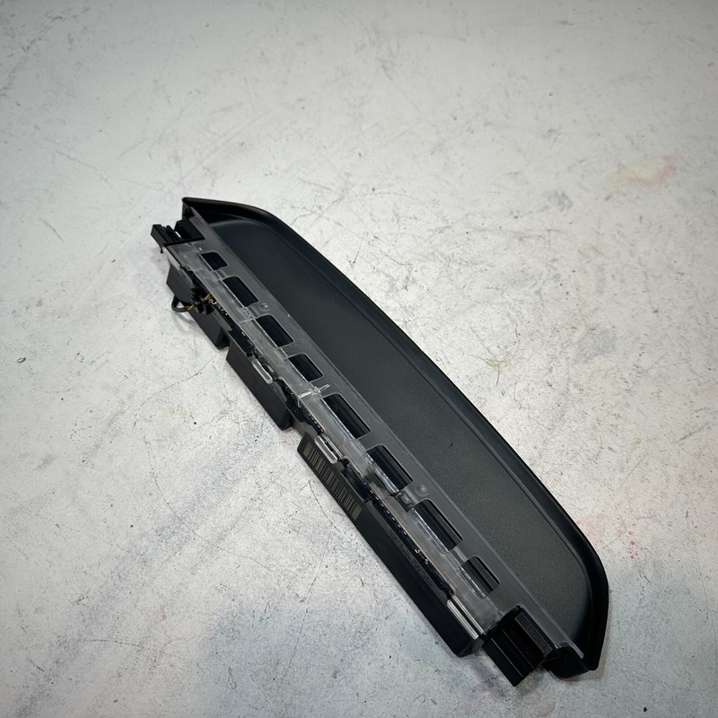 2018-2020 BMW 530e REAR HIGH MOUNT 3RD STOP BRAKE LIGHT LAMP OEM