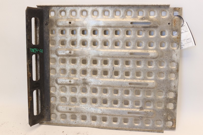 19-23 VOLVO VNL 760/860 DECK PLATE 24IN X 20IN W/REAR FUEL TANK BRACKET OEM