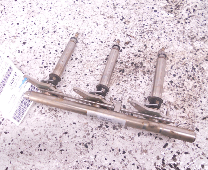 2016 16 Mercedes-Benz E350 Fuel Injection Rail W/ Injectors Passenger Right OEM