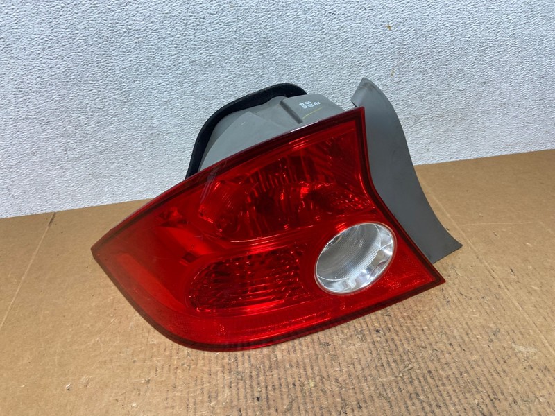 2004-2005 Honda Civic Coupe Left Driver Side Tail Light Oem AE1336 LK