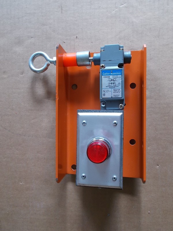 Cutler-Hammer E50DH1 E50SB Pushbutton Switch Operator Assembly *FREE SHIPPING*