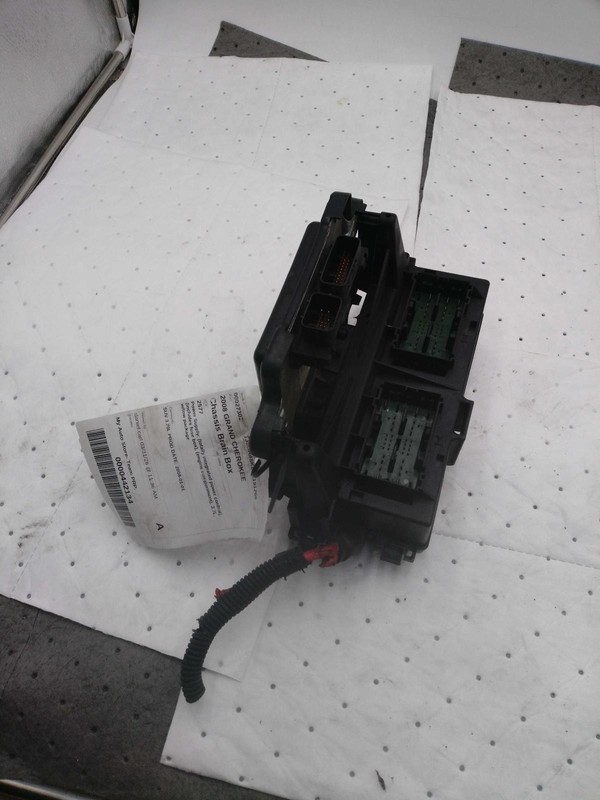 2008 Jeep Grand Cherokee Integrated Power Module OEM 04692164AB Used 170K