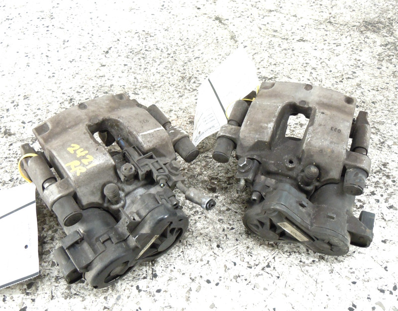 2017-2023 Mercedes-Benz C300 Rear Brake Caliper Pair Left Right OEM