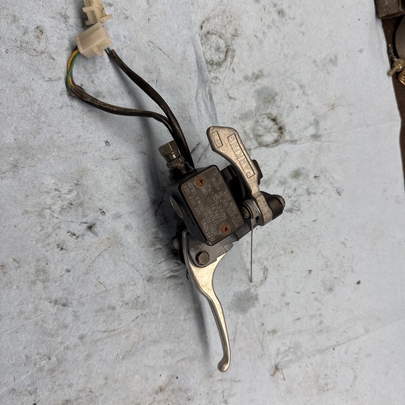 1999 - 2000 YAMAHA Moutain Lite Pz500 Phazer break master cylinder