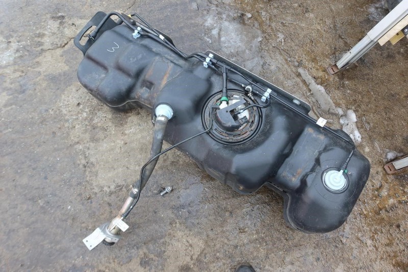2019-2025 Chevy Silverado 1500 OEM Fuel Tank Assembly Crew Cab 85170646