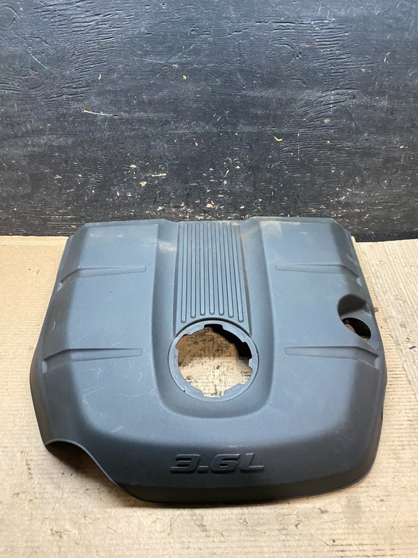 2012 to 2015 Jeep grand Cherokee 3.6L Engine Cover OEM V9434 DG