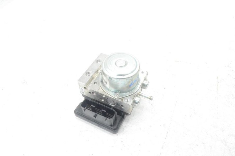 2015-2016 Nissan Juke AWD S ABS Pump Assembly