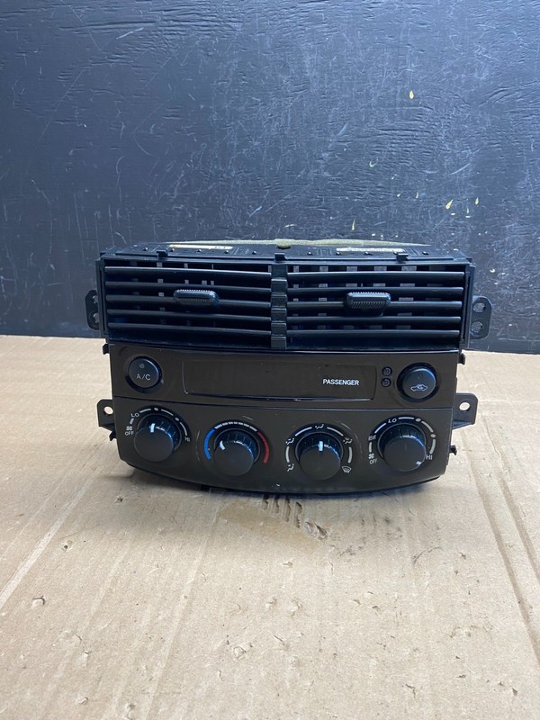 2004-2005 Toyota Sienna A/C Climate Heater Temperature Control Air Vent AD7253