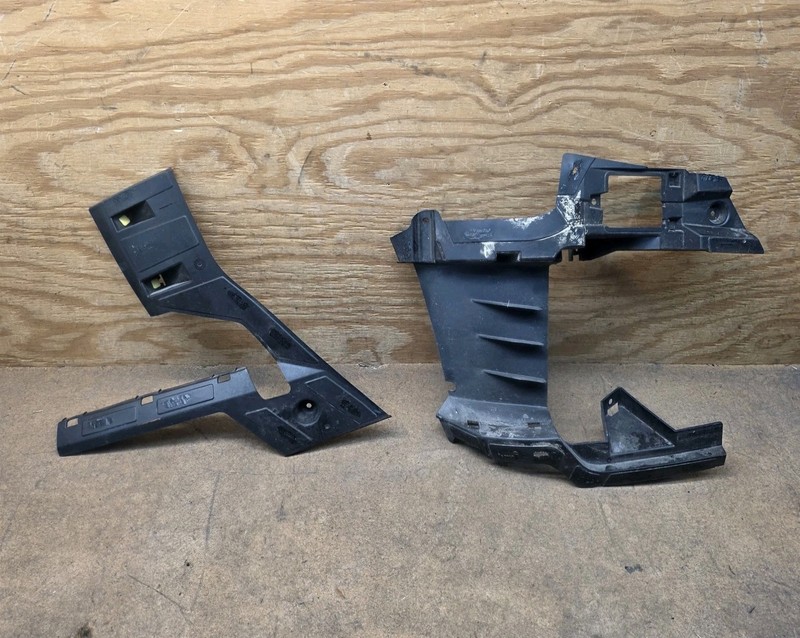 2021 22 23 24 GMC Yukon XL Front Bumper-Filler Panel Air Duct Bracket Right OEM