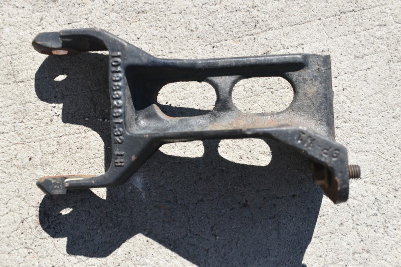 1993-95 Camaro Firebird 3.4L V6 Engine Mount LH 10198329GM OEM ORIGINAL USED