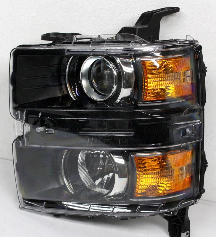 OEM Left Driver Side Headlamp For Chevy Silverado 2500HD, 3500HD 84096572