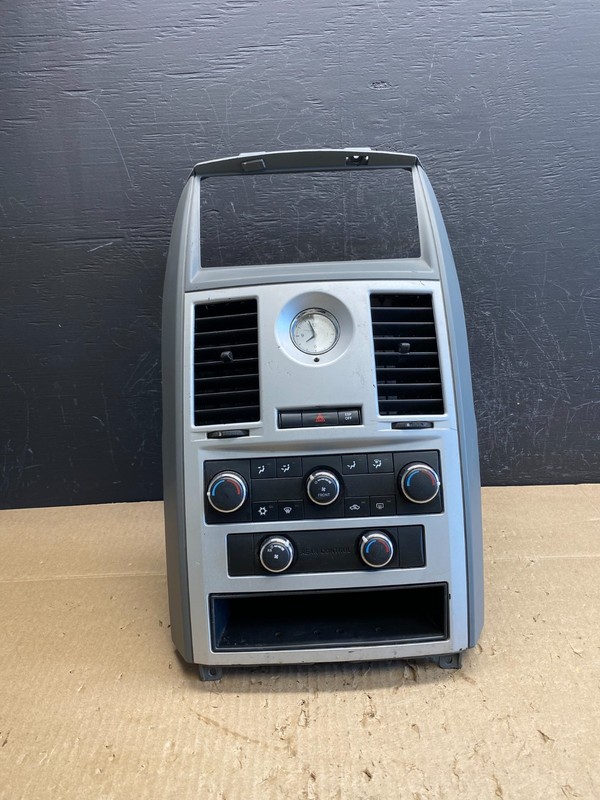 2008-2010 Chrysler Town Country Climate Control Panel Center Dash Trim AC9081 DG