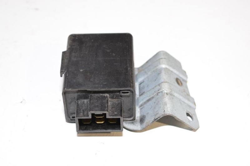 1984-1986 NISSAN 300ZX VG30 Z31 FAN MOTOR TIMER MODULE 28465 19P01