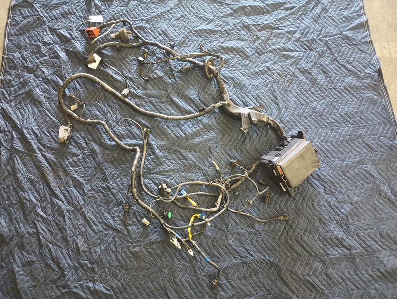 2020-2023 HYUNDAI VENUE Engine Bay Fuse Box Wiring Harness OEM 1.6L FWD