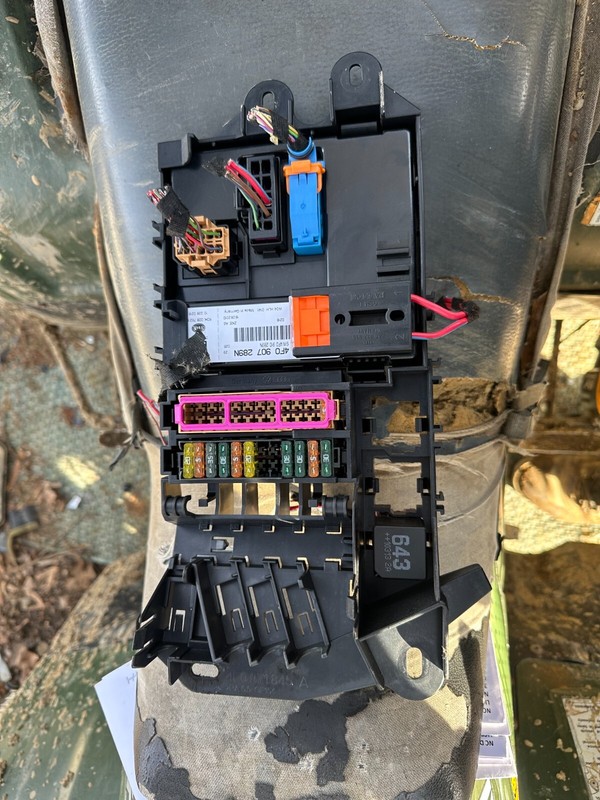 07-13 AUDI A6 S6 REAR TRUNK MTD FUSEBOX BODY CONTROL & THEFT MODULE