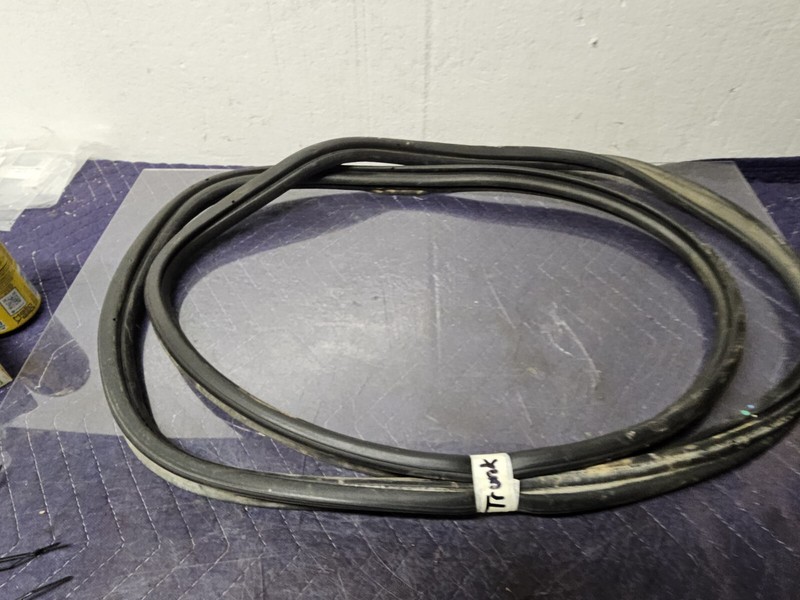 SONATA 2015-19 REAR TRUNK RUBBER WEATHERSTRIP SEAL GENUINE OEM