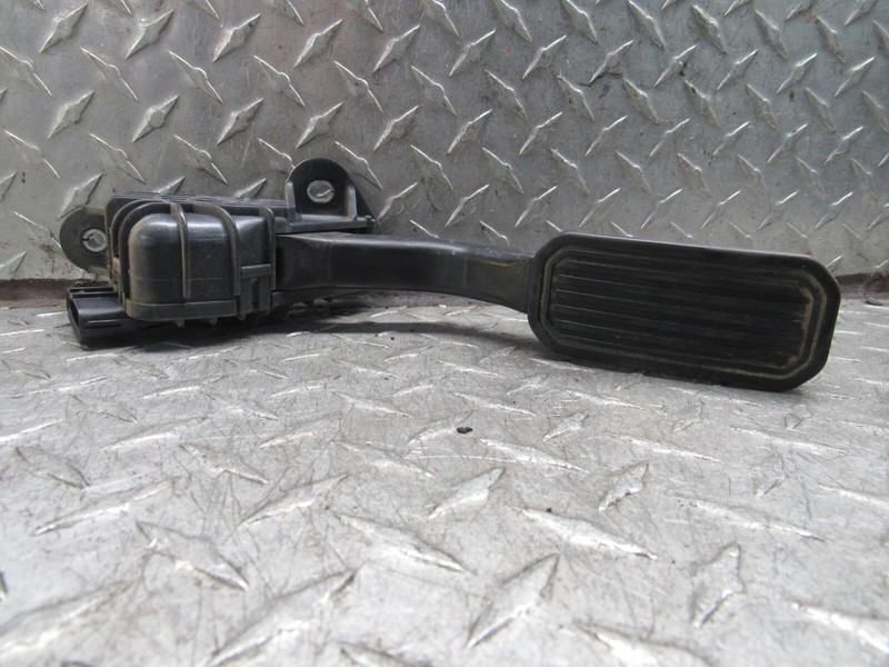 2006 TOYOTA SEQUOIA ACCELERATOR GAS PEDAL