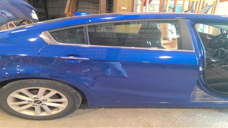Passenger Right Rear Side Door Sedan Fits 17-18 FORTE 3524556
