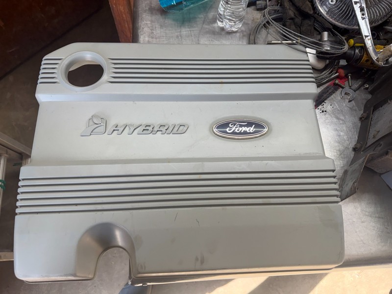05-08 ESCAPE MARINER OEM 2.3 HYBRID ENGINE COVER
