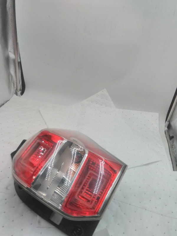 2015 Subaru Forester Right Tail Light Assembly Brown OEM 293764 154k Miles