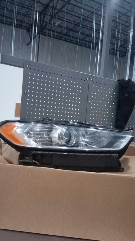 2016 Ford Fusion Right Headlight Assembly Black Halogen 515253 Used 215k Miles