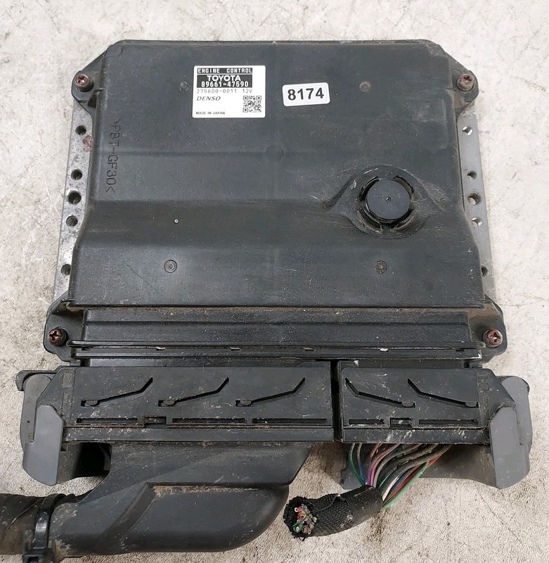 2014-15 Toyota Prius Engine Control Module ECU 89661-47590 275600-0011 OEM