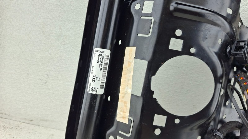 2012 - 2022 VOLKSWAGEN PASSAT FRONT LEFT SEAT LOWER FRAME ADJUST TRACK OEM