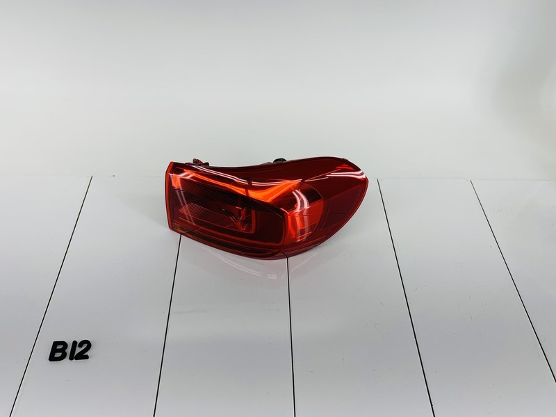 17-18 VOLKSWAGEN TIGUAN LIMITED REAR RIGHT SIDE OUTER TAIL LIGHT BRAKE LAMP OEM