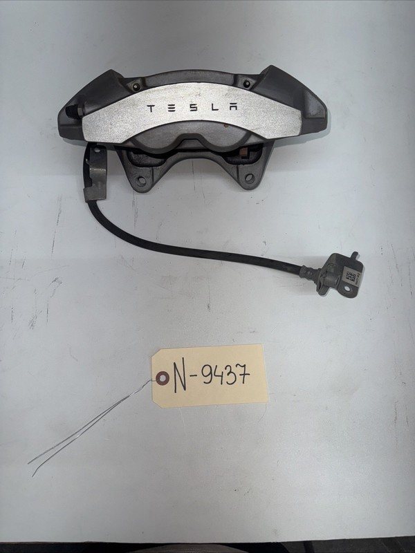 Tesla Model 3 Front Left Brake Caliper 1044621-00-В OEM 9437