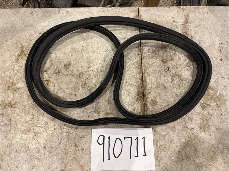 2006-2011 Cadillac DTSWeather Strip Trunk GM OEM shale used