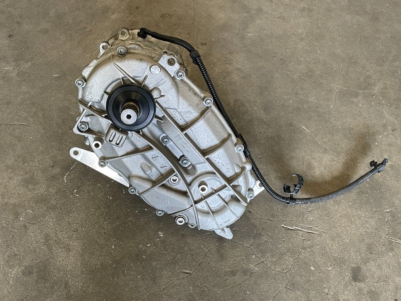 2011-2014 Porsche Cayenne S Transmission Transfer Case 4.8L AWD1596 OEM