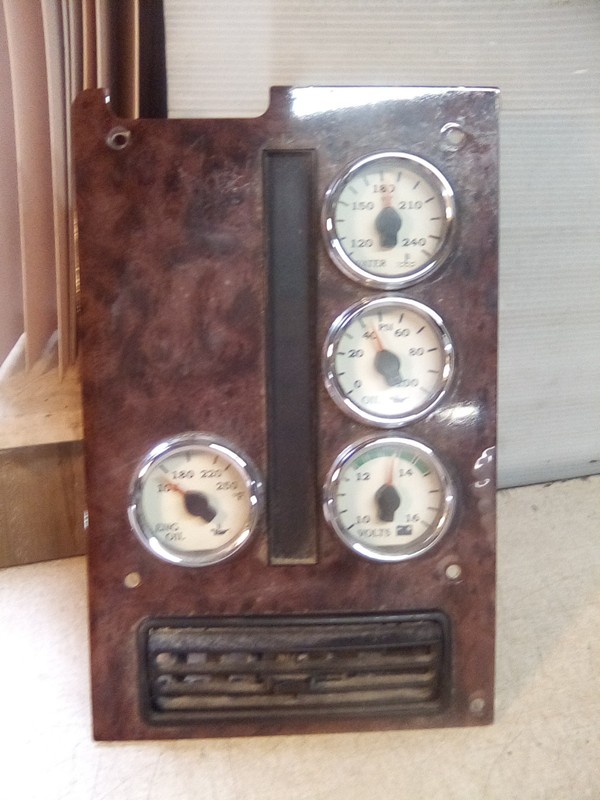 International 9200 Gauge Panel 3592548C91
