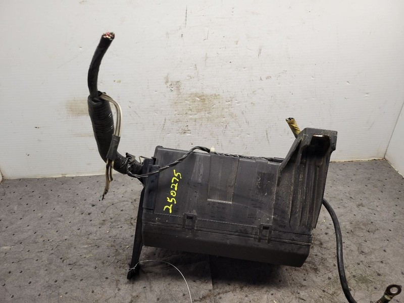 Fuse Junction Box Engine 4 Cylinder 2TRFE Engine Fits 05-11 TACOMA 1635288