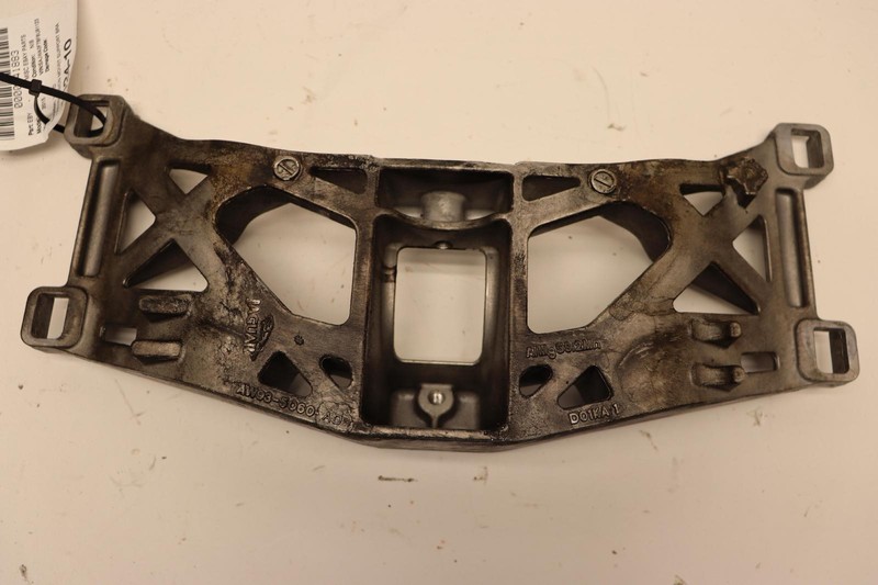 2010-2015 JAGUAR XF 3.0L RWD AUTOMATIC TRANSMISSION MOUNT SUPPORT BRACKET OEM