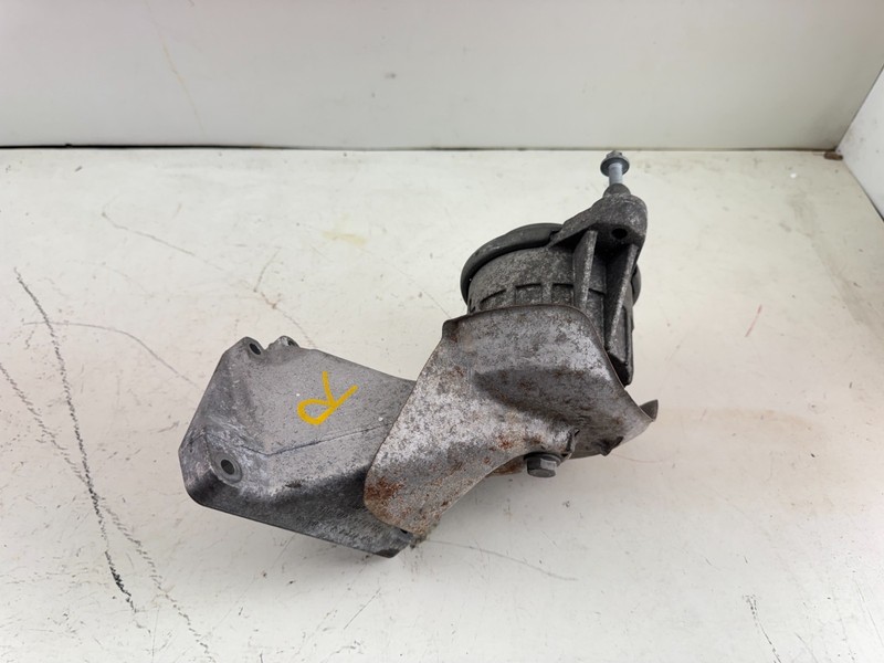 10-15 Mercedes W204 C300 Right Passenger Side Engine Motor Mount w/ Bracket OEM