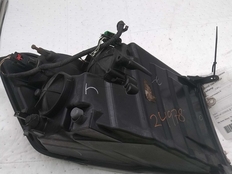 Used Right Headlight Assembly fits: 2013 Ram Dodge 1500 pickup Big Horn quad hal