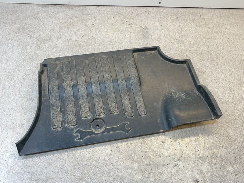 04-06 Dodge Mercedes Sprinter T1N Jack Tool Cover Floor Panel