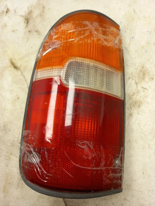 95 96 97 98 99 00 TOYOTA TACOMA DRIVER LEFT TAIL LIGHT