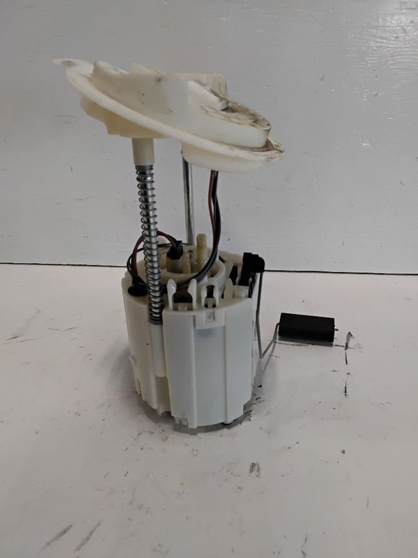 Driver Fuel Pump Assembly Fuel Tank Mounted Fits 05-16 300 3582526