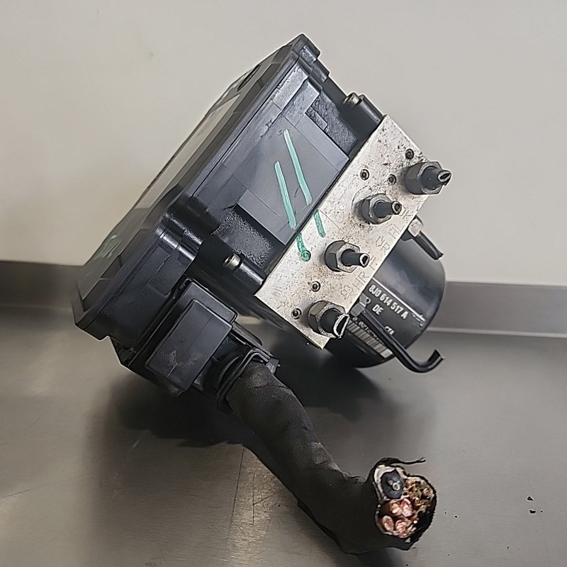 08 - 11 AUDI TT ANTI-LOCK ABS BRAKE PUMP MODULE OEM 8J0614517A AT