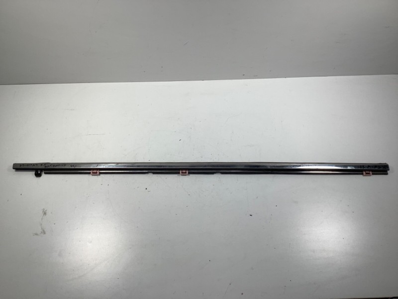 013-017 Honda Accord 4DR Right Front Door Belt Molding Assy. 72410-T2A-A01 OEM