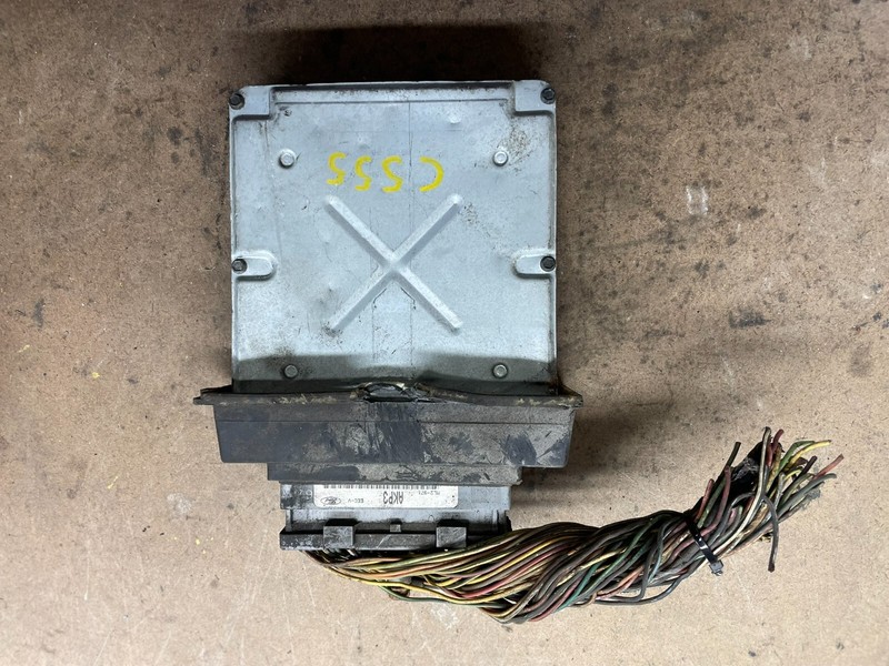 2002 Ford Van E150 4.6L Engine Control Module 2c2a-12a650-ad P7556 DG